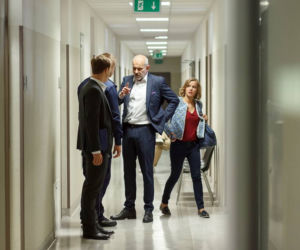 O mnie się nie martw 3 sezon odc. 12. Marek Kaszuba (Krzysztof Stelmaszyk), Marcin (Stefan Pawłowski), Iga (Joanna Kulig)