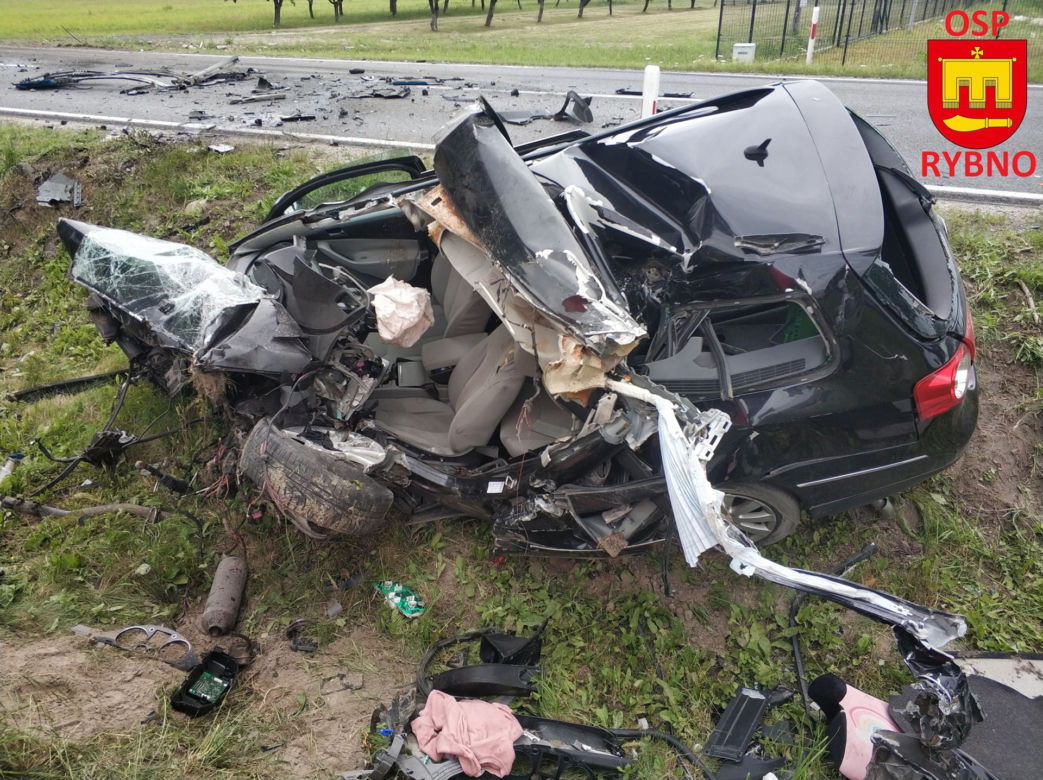 Szokujący wypadek pod Sochaczewem! 29-latka zginęła w roztrzaskanym volkswagenie [ZDJĘCIA]