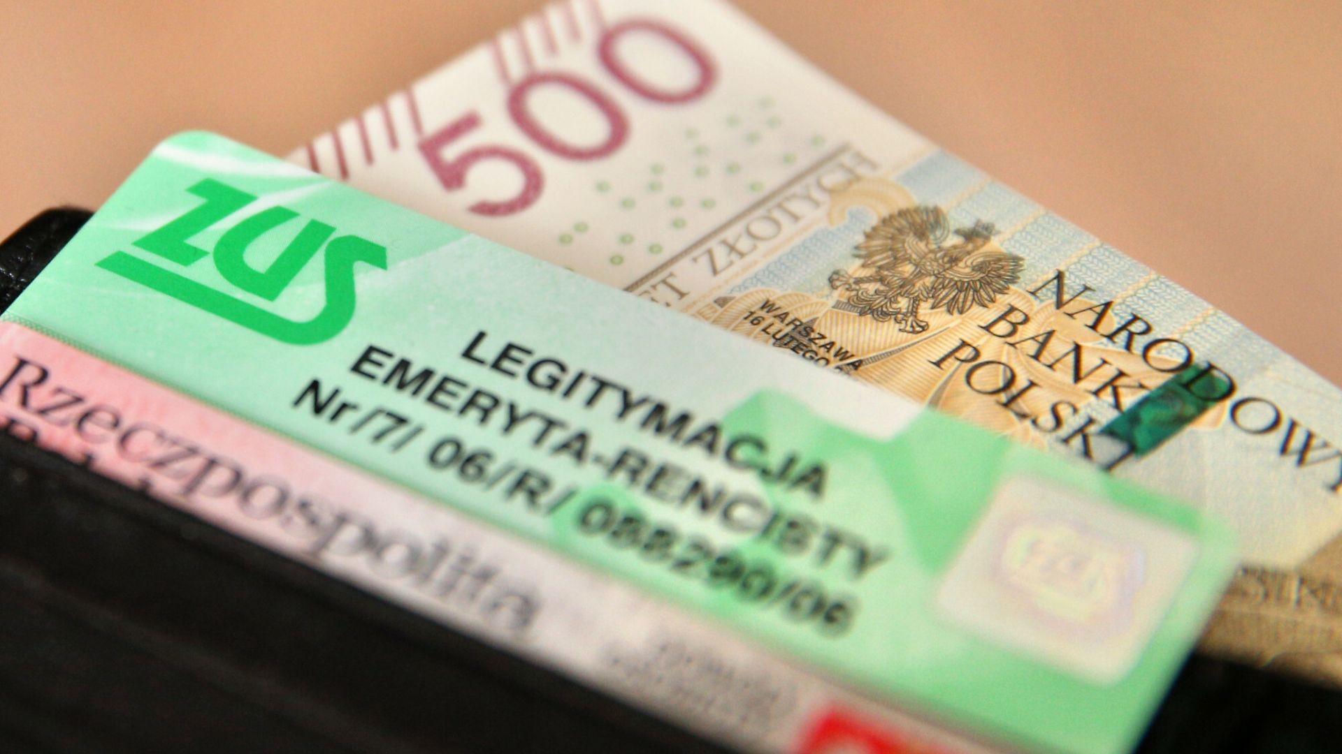 rewolucja-w-legitymacjach-emeryta-rencisty-zus-zmienia-zielone-karty
