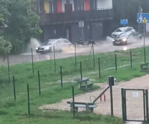Bydgoszcz pod wodą po gwałtownej burzy. Zalane ulice, kilkadziesiąt interwencji