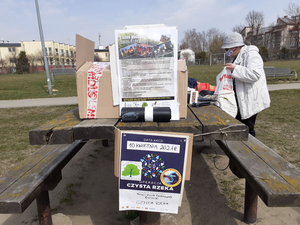 Pierwsza akcja sprzątania brzegów rzeki Muchawki i siedleckiego zalewu w ramach Operacji Czysta Rzeka 2021