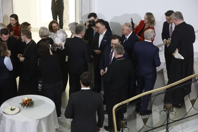 Połamali się opłatkiem w Sejmie