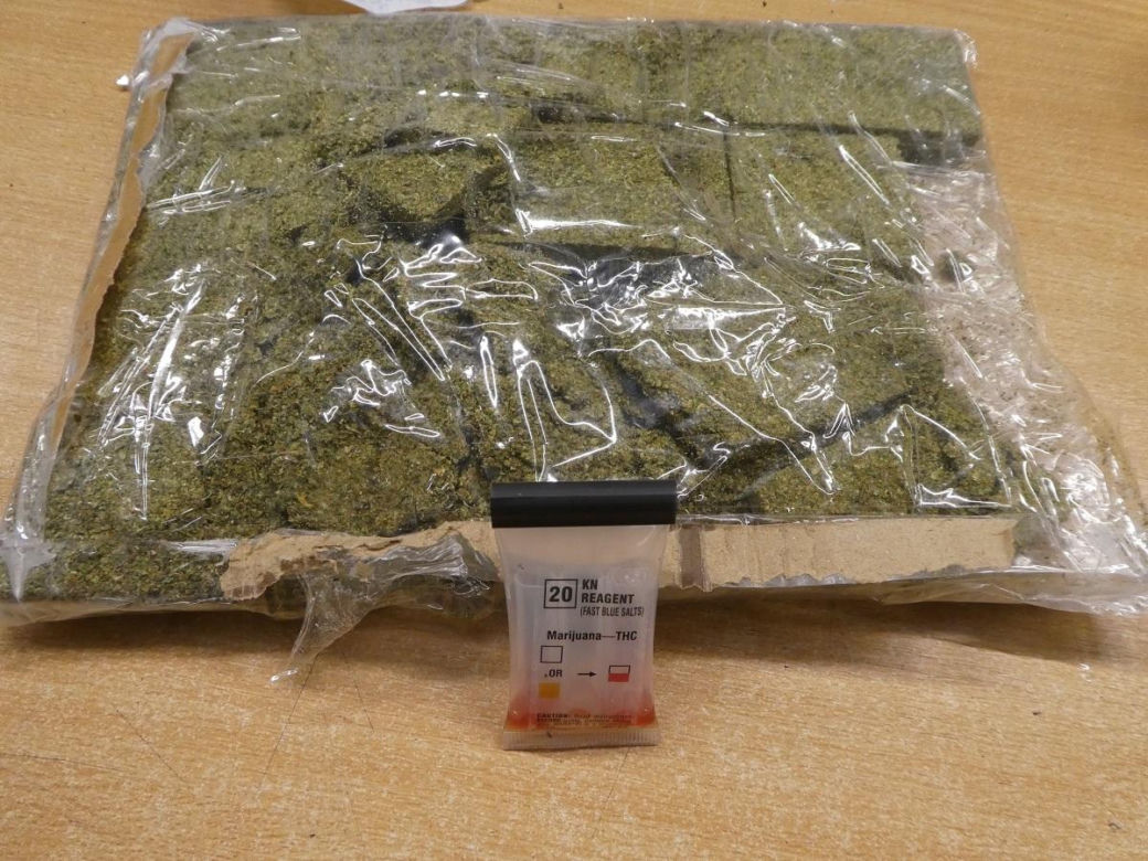 Blisko kilogram marihuany był ukryty w przesyłkach pocztowych