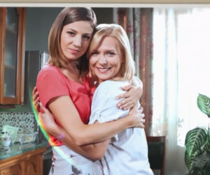 Pierwsza miłość nowa czołówka. Marysia (Aneta Zając), Kinga (Aleksandra Zienkiewicz)