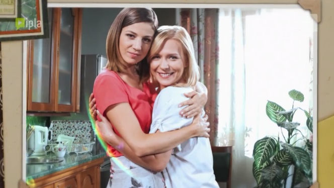 Pierwsza miłość nowa czołówka. Marysia (Aneta Zając), Kinga (Aleksandra Zienkiewicz)
