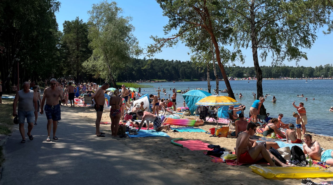 Wszyscy pojechali nad wodę! Tak wyglądała niedziela nad jeziorem Białka [ZDJĘCIA]