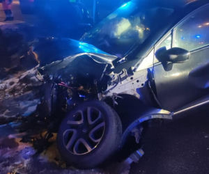 Wypadek pod Legionowem, osobówka zderzyła się z tirem. 3 osoby w szpitalu