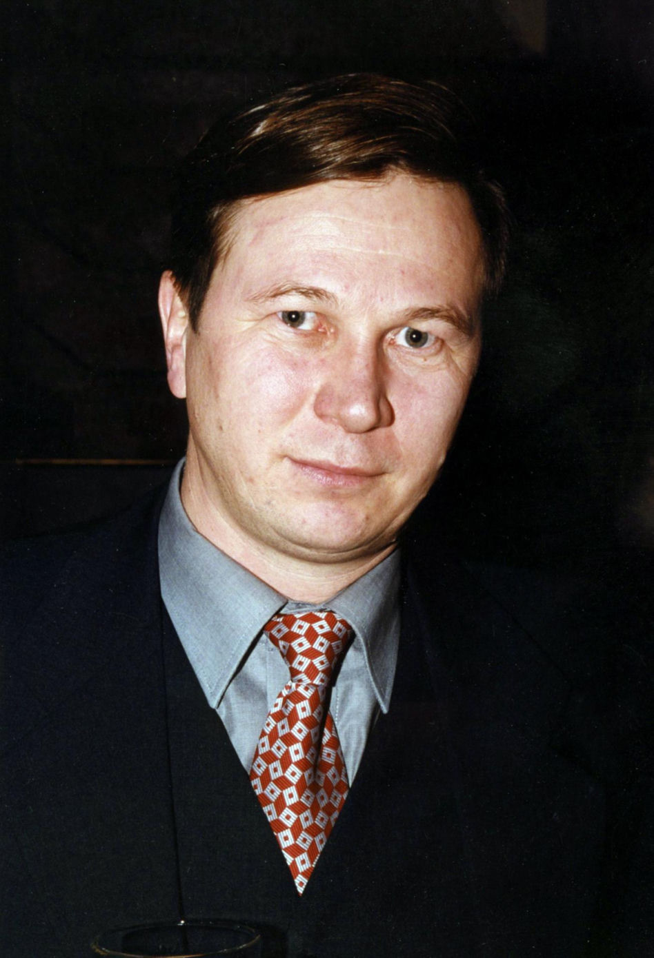 Piotr Cyrwus kiedyś i dziś. Tak przez lata zmieniał się aktor znany z roli Ryśka w "Klanie"