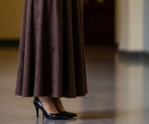 Marta Nawrocka na uroczystym powitaniu. Stylizacja pierwszej damy zaskoczyła ekspertów mody?