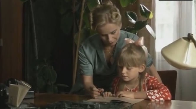 Czas honoru 6 sezon odc. 77. Ada Lewińska (Magdalena Cielecka), Katia (Gabrysia Mazurek)
