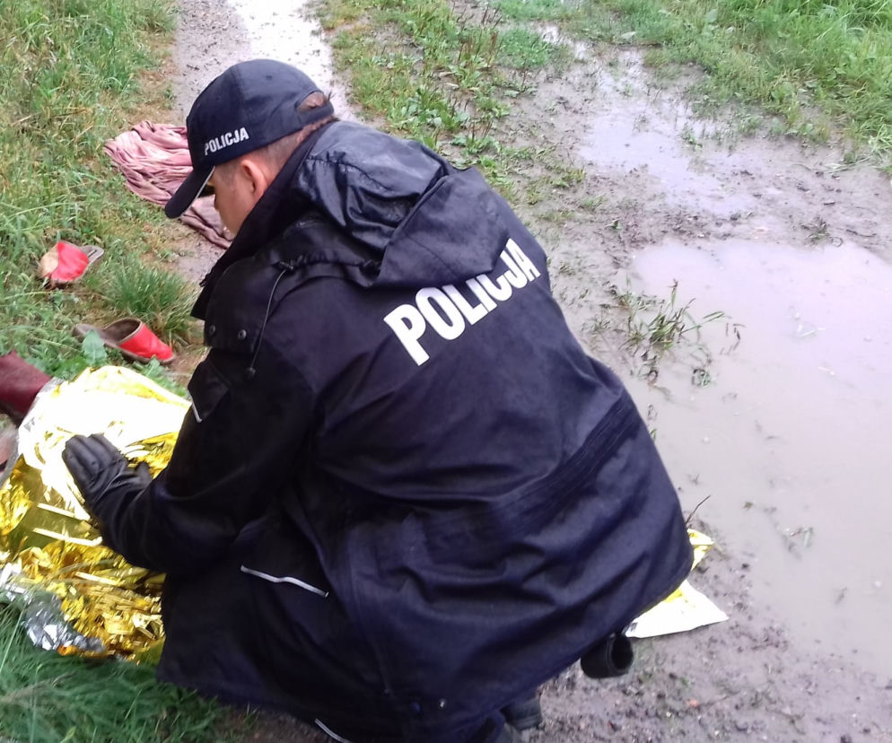 Chciał pójść na skróty i wylądował w lodowatej rzece. 53-latek cudem przeżył