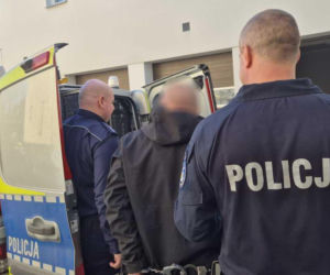 Pościg za 62-letnim złodziejem przez 4 powiaty. Taranował radiowozy!