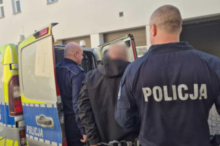 Pościg za 62-letnim złodziejem przez 4 powiaty. Taranował radiowozy!