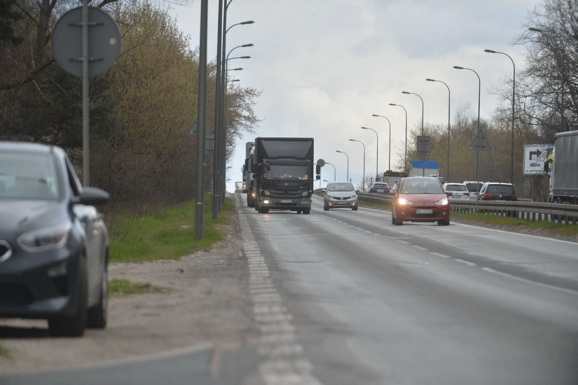 Wstyd! Takie dziurawe ulice w centrum Warszawy