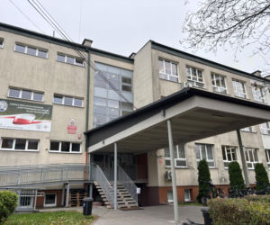 Pierwsza szkoła w Nowym Sączu chce zatrudnić ochronę. Sfinansują ją rodzice