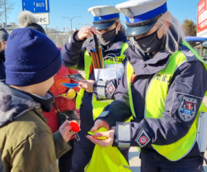 W walentynki policja przypomina, że kochać musimy się też na drodze