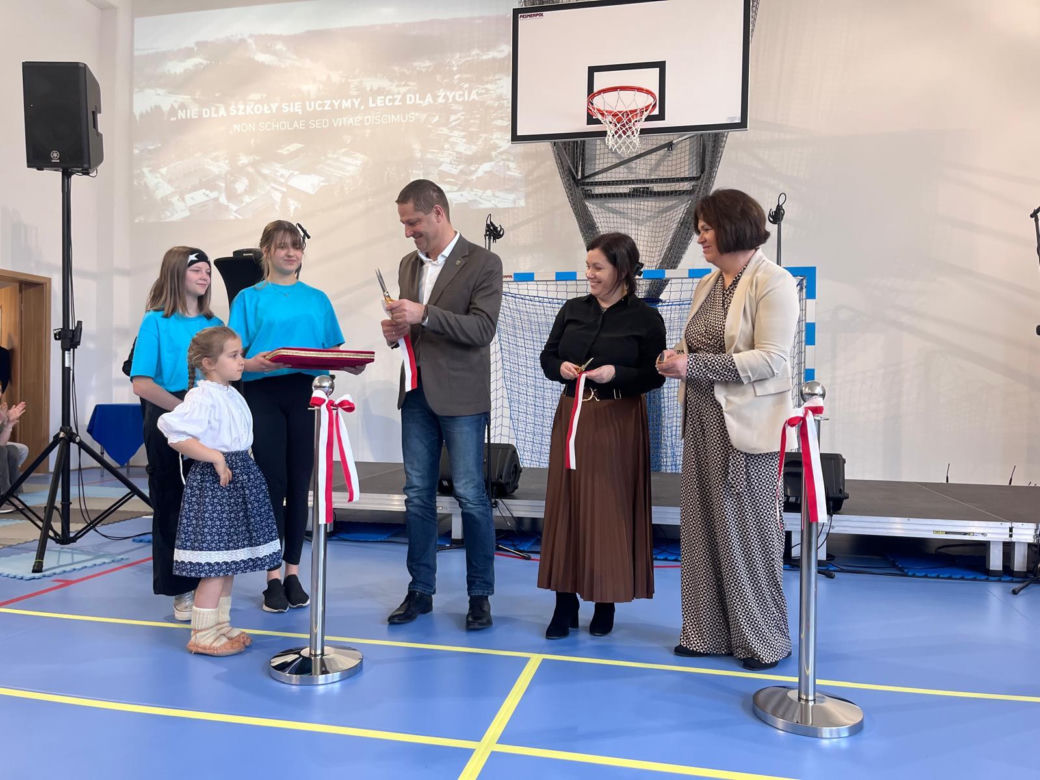 Nowa sala gimnastyczna w Malince. Dyrektor: "spełniły się marzenia nas wszystkich"