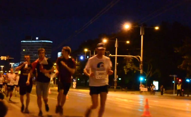 WROCŁAW: I Nocny Półmaraton odwołano, biegacze pobiegli nielegalnie