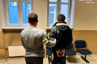 Zabrał 16-latkowi telefon. Gdy ten chciał go odzyskać, wyjął nóż! 