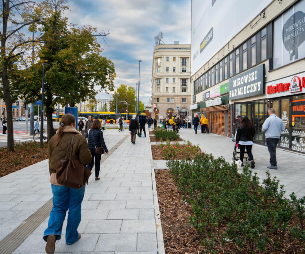 Ważny odcinek Alei Jana Pawła II w Warszawie przeszedł metamorfozę, która zaskoczy kierowców i pieszych