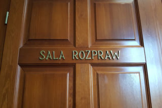 Neonazista przed sądem w Opolu! Wykrzykiwał o białej rasie, chwalił masowego mordercę!