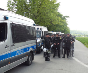 Gigantyczne siły policji zabezpieczały Marsz Równości i kontrmanifestacje w Krakowie