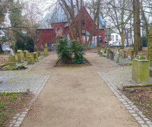 Wandalizm w lapidarium
