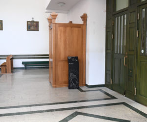 W kościele w Sobieszewie stanął pierwszy w Polsce datkomat