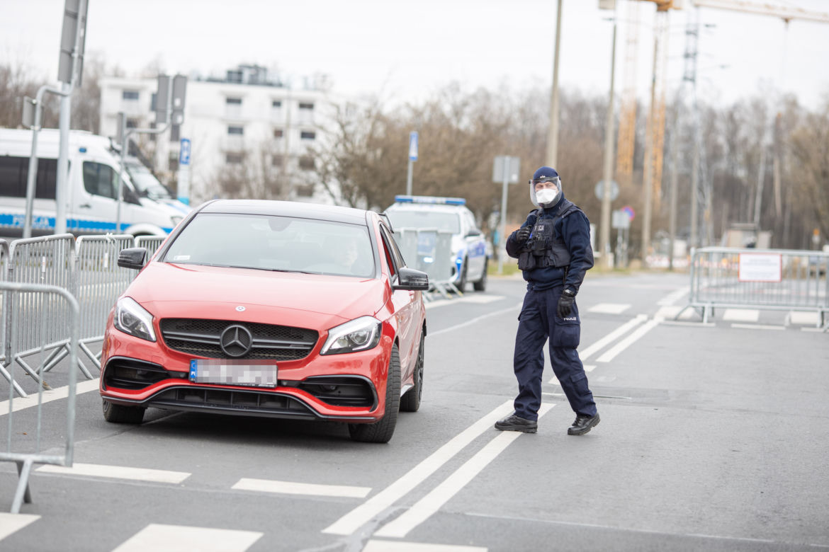 Tak policja walczy z koronawirusem
