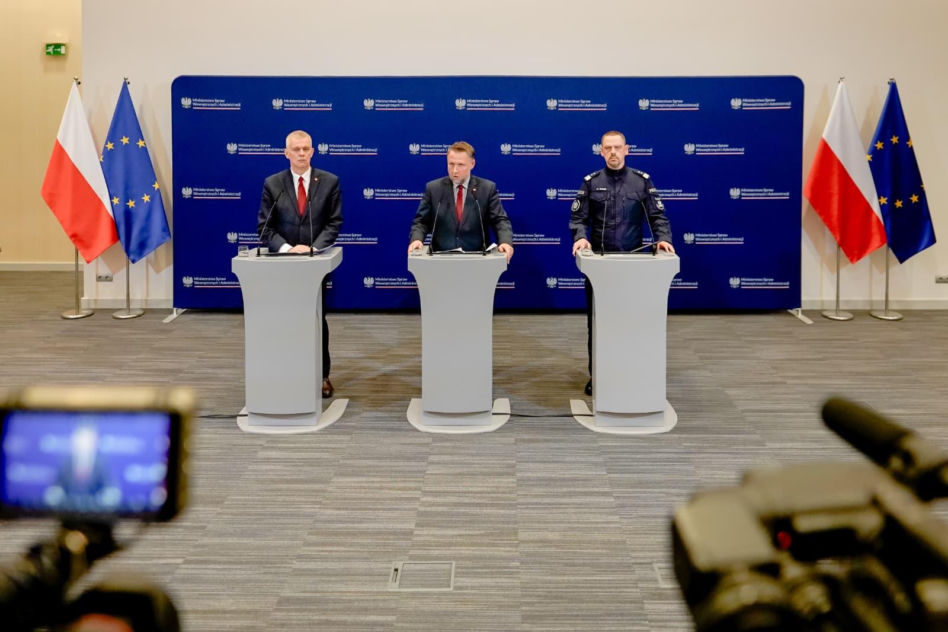 Podpalenie stacji Starlink w Polsce: Zatrzymano sprawców. Kto stał za sabotażem w Woli Krobowskiej?