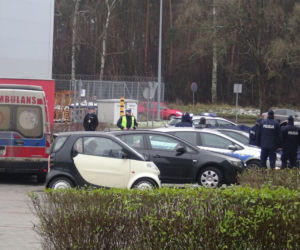 Zwłoki dwójki młodych osób znalezione w samochodzie 