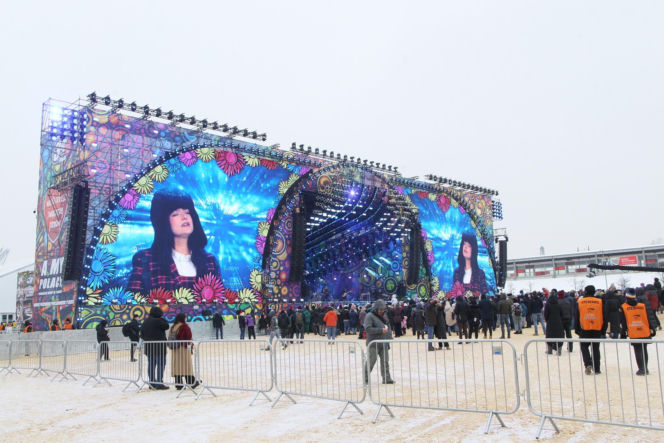 Zbierali do puszki na zdrowe brzuszki. Serduszkowe szaleństwo opanowało stolicę