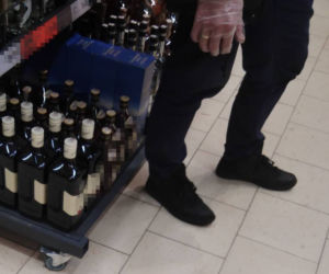 ZAKAZ wychodzenia z domu! Polacy ruszyli do sklepów! [ZDJĘCIA]