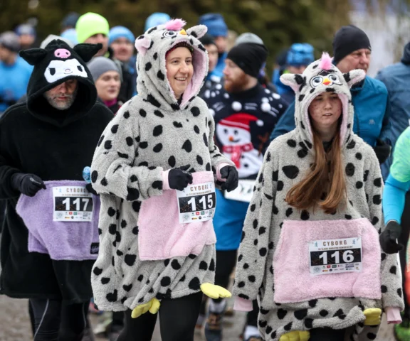 Wystrzał startera zamiast szampana. Tłumy na biegu!
