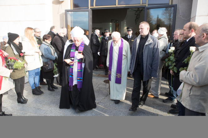 Pogrzeb Piotra Szczęsnego, który podpalił się pod Pałacem Kultury w Warszawie
