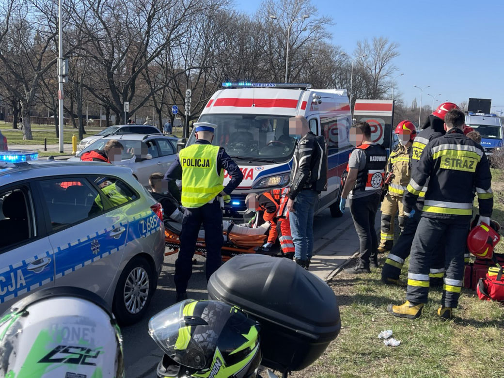 Sezon wypadków na motocyklach rozpoczęty. Ten motocyklista trafił na smarta 