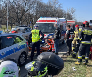 Sezon wypadków na motocyklach rozpoczęty. Ten motocyklista trafił na smarta 