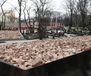 Niezwykła instalacja na cmentarzu żydowskim w Warszawie