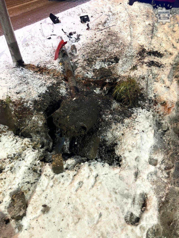 Pijany kierowca uderzył w sygnalizator świetlny w Mikołowie. Teraz senior odpowie przed sądem