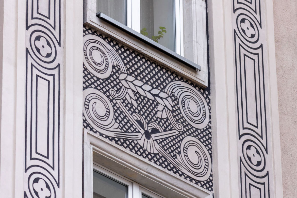 Nowe życie sgraffito. Zobacz odrestaurowane cztery warszawskie sgraffiti 