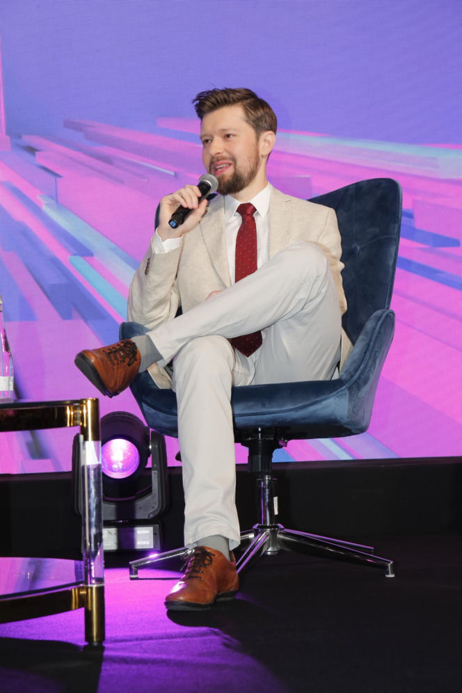 Remigiusz Mróz  zarobił miliony