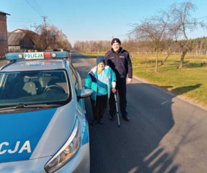 Policjant - św.Mikołaj. Zamiast mandatów - dał prezenty!