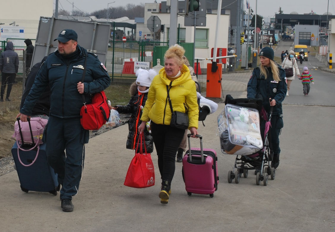 Podkarpacka KAS pomaga uchodźcom z Ukrainy. Służbowo i poza służbą [ZDJĘCIA]