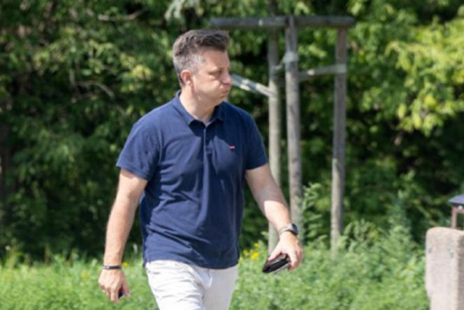 Michał Dworczyk skrócił spodnie za 100 zł