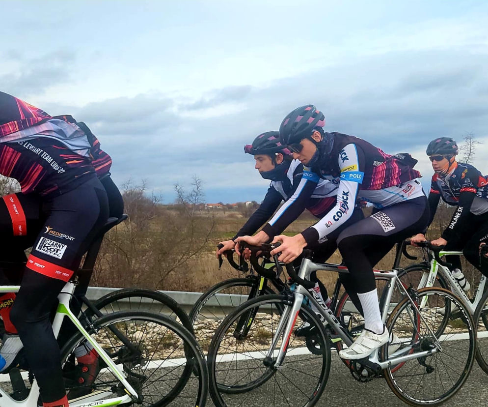 Ekipa Boras Lewart Team Lubartów na trasie jednego z wyścigów 