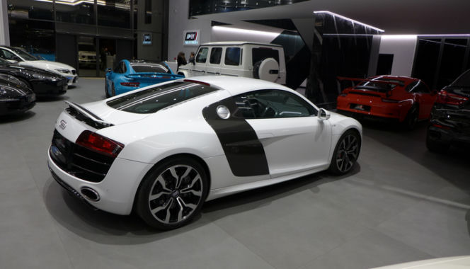 Fit Lovers kupili sobie nowy samochód z silnikiem V10. To sportowe coupe kosztuje krocie!