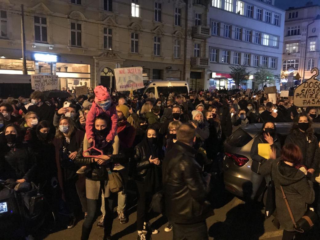 Protest kobiet w Katowicach. Tłumy strajkują przeciwko zakazowi aborcji