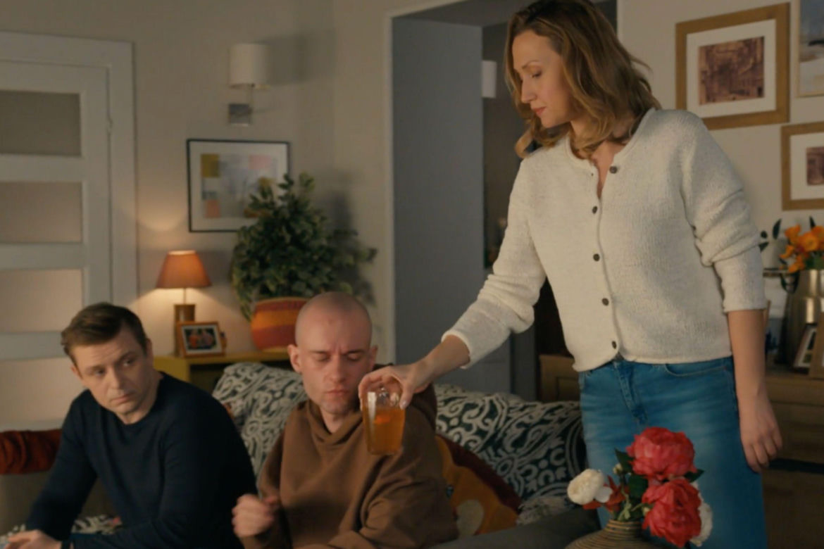 Barwy szczęścia, odcinek 3414: Hubert (Marek Molak), Asia (Anna Gzyra-Augustynowicz), Adam (Kamil Studnicki)