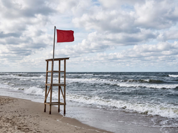Sinice Dąbki. Czy w Dąbkach można się kąpać 12.08? Flaga, warunki pogodowe