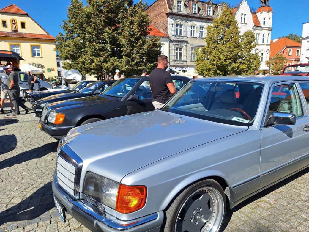 11. Zlot Pojazdów Zabytkowych. Klasyki motoryzacji opanowały Tarnowskie Góry